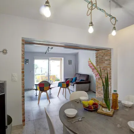 Confort A : 2 Chambres, Terrasse, Jeux, Equipements Modernes, Charges Incluses - Fr-1-496-282