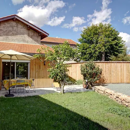 Holiday home Confort A : 2 Chambres, Terrasse, Jeux, Equipements Modernes, Charges Incluses - Fr-1-496-282 Balbigny